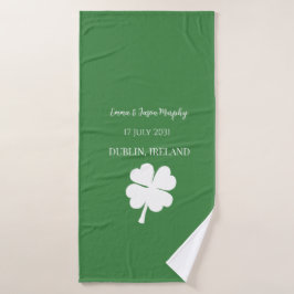 Modern Green Irish Four Leaf Clover Wedding Favor Badhanddoek