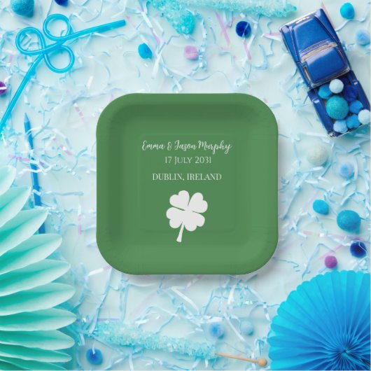 Modern Green Irish Four Leaf Clover Wedding Papieren Bordje (Feest)