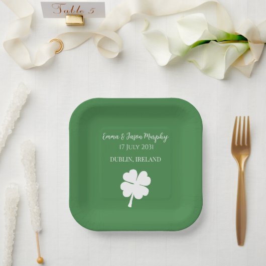 Modern Green Irish Four Leaf Clover Wedding Papieren Bordje (Huwelijk)