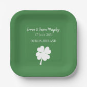 Modern Green Irish Four Leaf Clover Wedding Papieren Bordje (Voorkant)