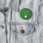 Modern Green Irish Four Leaf Clover Wedding Ronde Button 5,7 Cm (In situ)