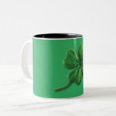 Modern Green Irish Shamrock Tweekleurige Koffiemok (Voorkant links)