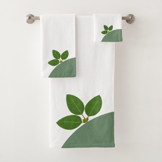 Modern Green Laurel Leaves over White Bad Handdoek (Insitu)