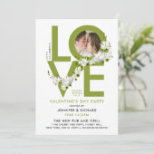 Modern Green Love Celebration Script Photo Floral Kaart (Staand voorkant)