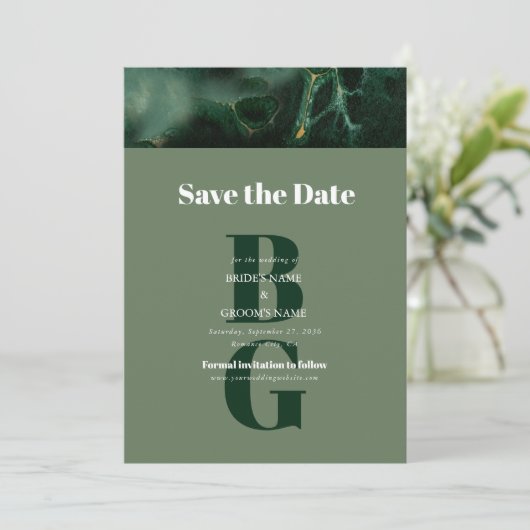 Modern Green Marble Monogram Wedding Save The Date (Staand voorkant)