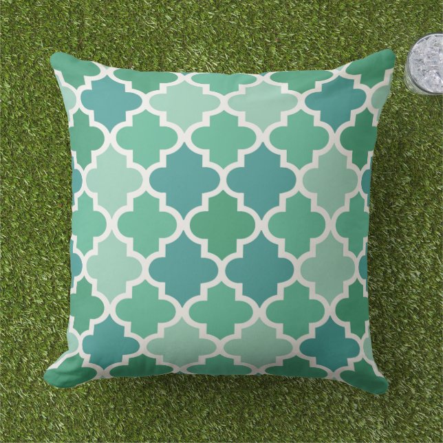 Modern Green Moroccan Quatrefoil Tegel Pattern Buitenkussen (Gras)
