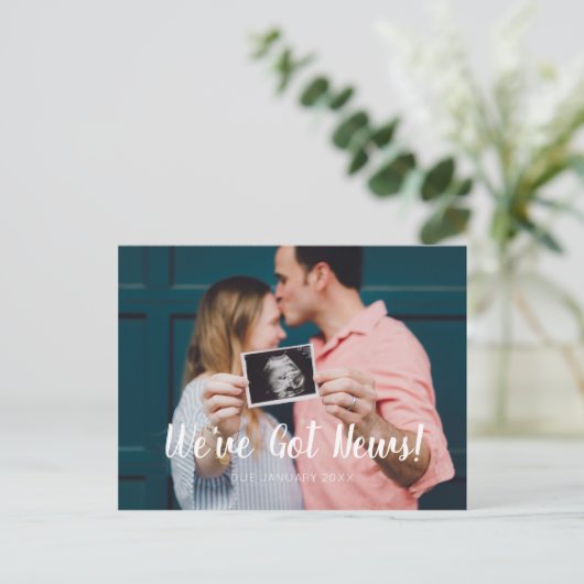 Modern Green Script Font We hebben een nieuwszwang Aankondigingskaart (Staand voorkant)