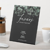 Modern Greenery Black Wedding Favors Reclamebord Met Voetstuk (Insitu)