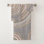Modern Grey Gold Geometric Mandala Bad Handdoek (Insitu)