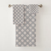 Modern Grey Plaid Towels Chic and Cozy Accent Bad Handdoek (Insitu)