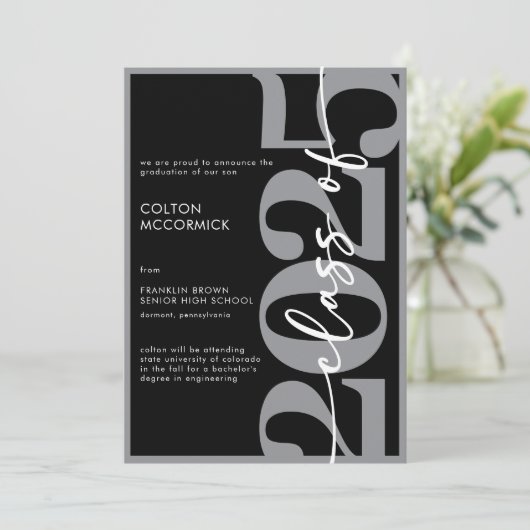 Modern Grey Typography Afstuderen aangekondigd Kaart (Staand voorkant)