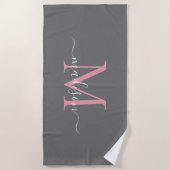 Modern Grijs Blush Roze Monogram Vrouwelijk Script Strandlaken (Voorkant)