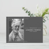 Modern grijs en wit in liefdevolle herinnering beg bedankkaart (Staand voorkant)