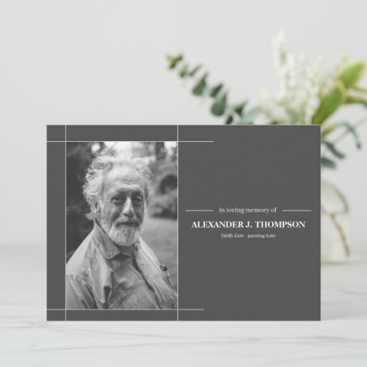 Modern grijs en wit in liefdevolle herinnering beg bedankkaart (Staand voorkant)