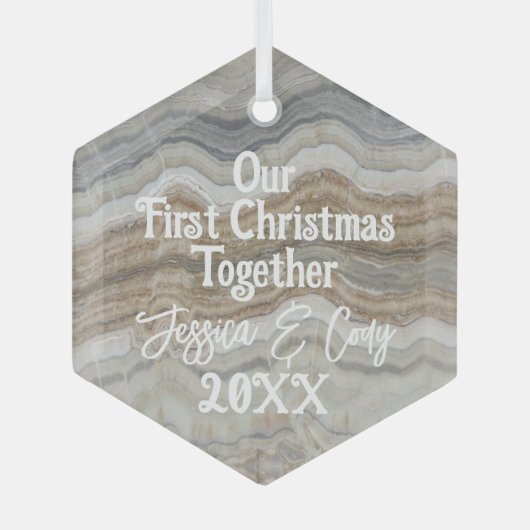 Modern grijs marmer Onze Eerste Kerstmis Samen Glas Ornament (Voorkant)