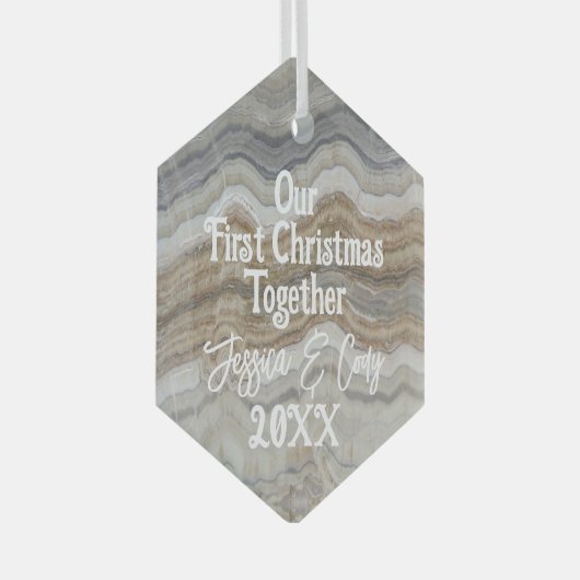 Modern grijs marmer Onze Eerste Kerstmis Samen Glas Ornament (Voorkant Rechts)