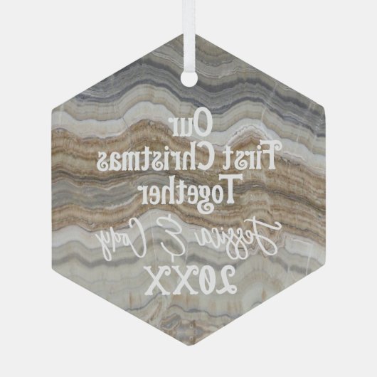 Modern grijs marmer Onze Eerste Kerstmis Samen Glas Ornament (Achterkant)