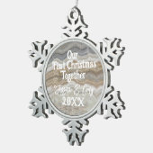 Modern grijs marmer Onze Eerste Kerstmis Samen Tin Sneeuwvlok Ornament (Rechts)