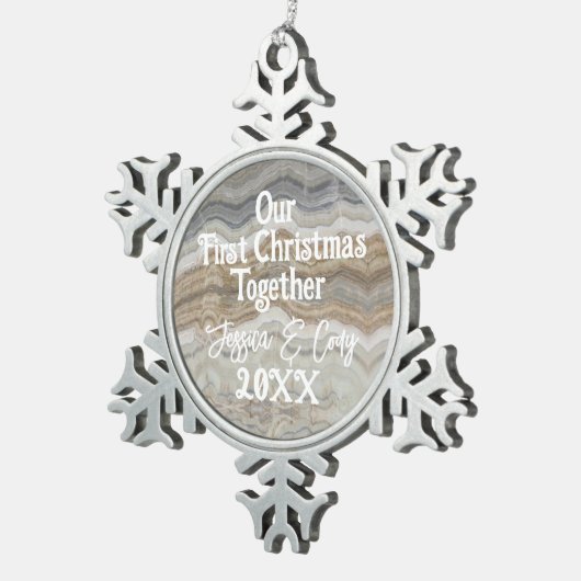 Modern grijs marmer Onze Eerste Kerstmis Samen Tin Sneeuwvlok Ornament (Rechts)