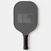 Modern, grijs op donkergrijs, Initialen en naam Pickleball Paddle (Voorkant)