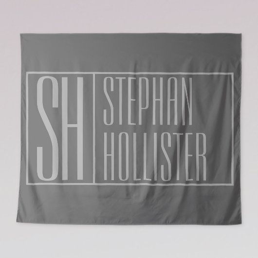 Modern, grijs op donkergrijs, Initialen en naams L Wandkleed