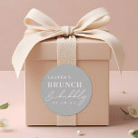 Modern grijs roze brunch en bubbelig Vrijgezellenf Ronde Sticker<br><div class="desc">Op maat ontworpen vrijgezellenfeesten stickers met een modern elegant roze en grijs design.</div>
