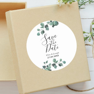 Modern groen eucalyptus bruiloft bewaar de datum ronde sticker