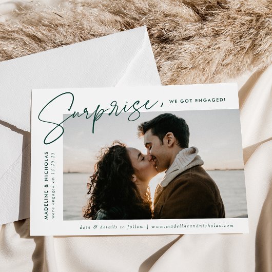 Modern groen script Surprise Photo Verloving Aankondiging