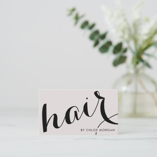 Modern hair stylist script pearl pink  visitekaartje (Staand voorkant)