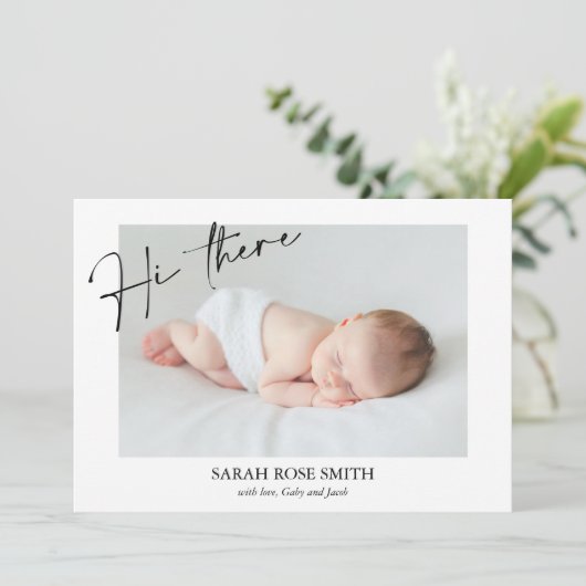 Modern Hallo daar kalligrafie geboorte aankondigin Kaart (Staand voorkant)