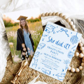 Modern Hand Drawn She did it Blue Graduation Party Kaart