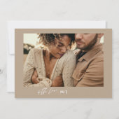 Modern Hand Lettered Photo Wedding Verloving Kaart (Achterkant)