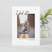 Modern handgeschreven Afstuderen Aankondiging (Staand voorkant)