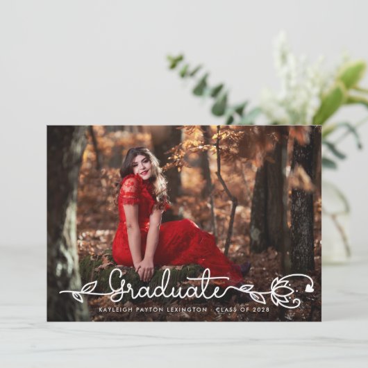 Modern handgeschreven Afstuderen Rode foto van Man Aankondiging (Staand voorkant)