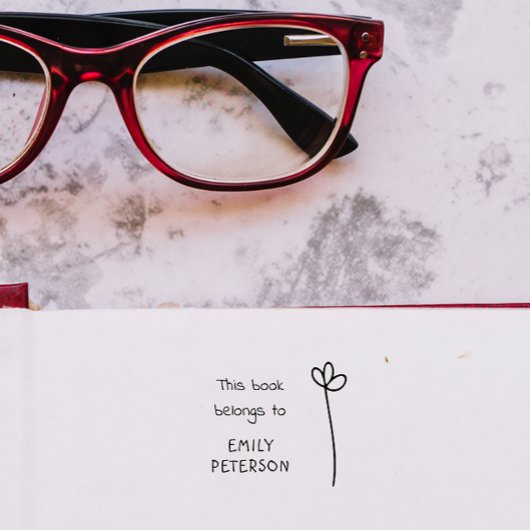 Modern handgeschreven bibliotheekboek met aangepas rubberstempel