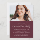 Modern Handgeschreven Maroon Script Photo Afstuder Kaart (Achterkant)