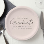 Modern handgeschreven script blush Afstuderen Papieren Bordje<br><div class="desc">Verhoog uw afstudeerfeestdecor met onze stijlvolle afstuderen papieren borden! Met een chique handgeschreven zwarte script en een blush achtergrond, deze papieren borden voegen een vleugje verfijning toe aan uw feest. Personaliseer ze met de naam van de afgestudeerde, het jaar van het afstuderen en de naam van de school. Of je...</div>