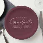 Modern Handgeschreven Script Maroon Afstuderen Papieren Bordje<br><div class="desc">Verhoog uw afstudeerfeestdecor met onze stijlvolle afstuderen papieren borden! Met een chique handgeschreven wit script en een kastanjebruine achtergrond, deze papieren borden voegen een vleugje verfijning toe aan uw feest. Personaliseer ze met de naam van de afgestudeerde, het jaar van het afstuderen en de naam van de school. Of je...</div>