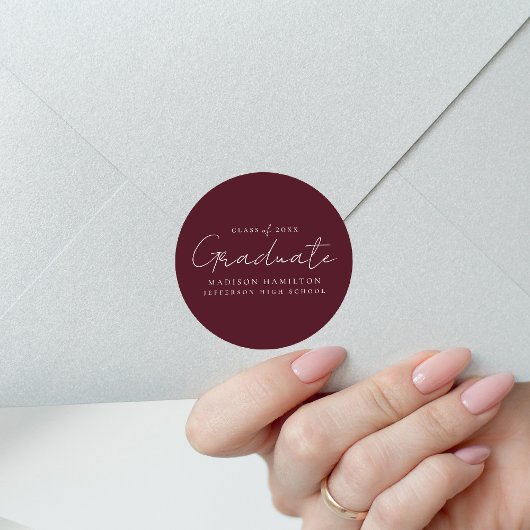 Modern Handgeschreven Script Maroon Afstuderen Ronde Sticker