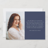 Modern Handgeschreven Script Navy 3 Foto Afstudere Aankondiging (Achterkant)