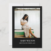 Modern handgeschreven zwart-wit baby shower kaart (Achterkant)