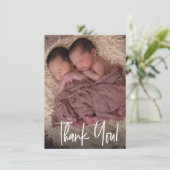 Modern Handlettering Twins Foto Baby shower Bedankkaart (Staand voorkant)