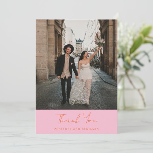 Modern Handwritten Pink Orange Wedding Photo Bedankkaart (Staand voorkant)