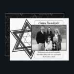 Modern Hanukkah Black White Star van David Foto Feestdagenkaart<br><div class="desc">Minimale klassieke zwarte bar/bat Mitzvah en Hanukkah moderne ster van David tegen een solide achtergrond creëer een elegant,  stijlvol design. Voor andere coördinerende kleuren of passende producten,  bezoek JustFharryn @ Zazzle.com of contacteer de ontwerper,  c/o Fharryn@yahoo.com Alle voorgebe*houde rechten. #zazzlemade #christmasdecor</div>