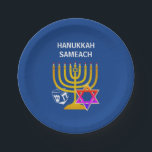 Modern HANUKKAH SAMEACH Papieren Bordje<br><div class="desc">Moderne, stijlvolle borden van HANUKKAH, ontworpen met faux gold menorah, kleurrijke ster van David en white dreidel plus GREETING - HANUKKAH SAMEACH, zodat je je eigen groet kunt creëer, bijvoorbeeld. Happy Chanukah, voeg jouw naam toe, enz. Ideaal voor het Hanukkah-seizoen. Kies uit een breed gedeelte van Hanukkah-kleding en geschenken, ontworpen...</div>