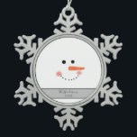Modern Happy Snowman Face Familienaam Custom Tin Sneeuwvlok Ornament<br><div class="desc">Als je op zoek bent naar een gedenkwaardig kerstcadeau,  kijk dan eens naar deze moderne Fijne Snowman Familienaam Custom Snowflake Pewter Kerstversiering. Het is ontworpen met een schattig,  modern sneeuwpoppervlak en de naam en het jaar van de familie. Klik personaliseren de optie van de sjabloon en volgen de herinneringen.</div>