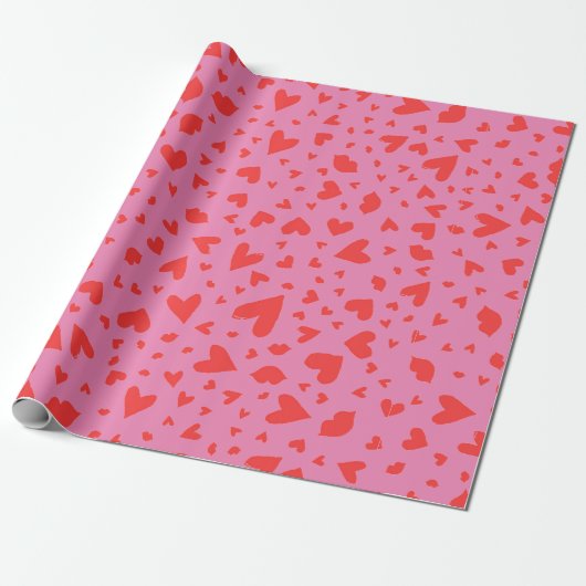Modern Heart Confetti Red op roze Cadeaupapier (Uitgerold)