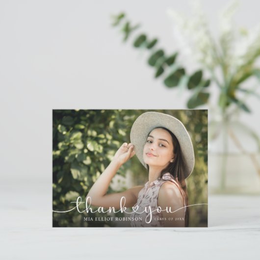 Modern Hearts Script Afstuderen Foto bedankt Briefkaart (Staand voorkant)