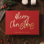 Modern Hedendaags Rood Vrolijk Kerstfeest Folie Feestdagenkaart<br><div class="desc">Vrolijk kerstkaartje: een modern design,  met een eigentijdse en trendy typografie in gouden folie en een klassieke rode achtergrond.</div>