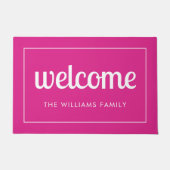 Modern Heet Roze en Wit Gepersonaliseerd Welkom Deurmat (Voorkant)